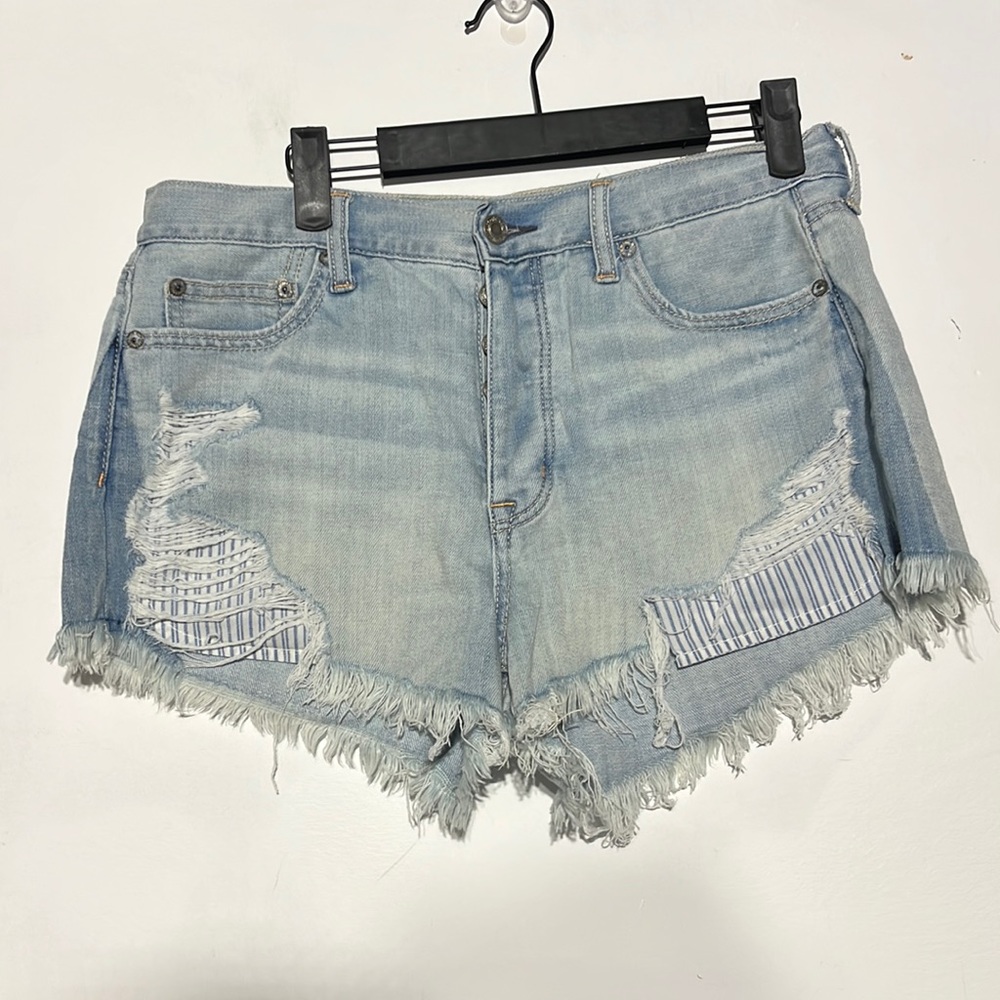 American Eagle Vintage Hi-Rise Festival Light Wash Distressed Denim Shorts 8
